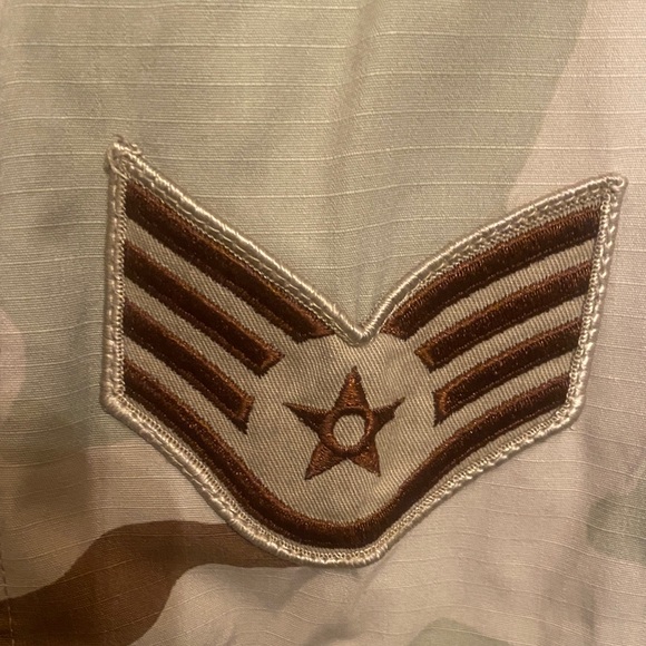 U.S. Air Force Desert Camouflage Utility Jacket - Picture 4 of 11